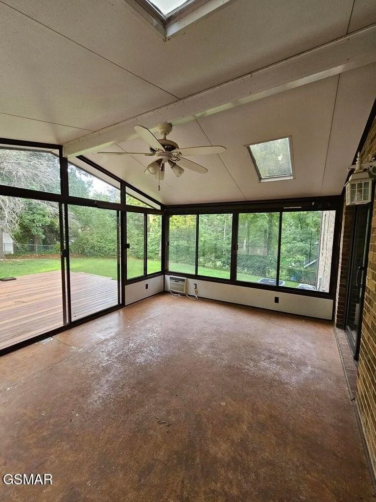 Photo of 716 White Oak Circle