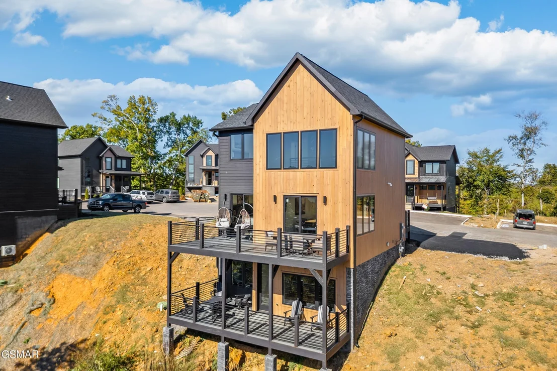 Photo of 405 Compass Point Way