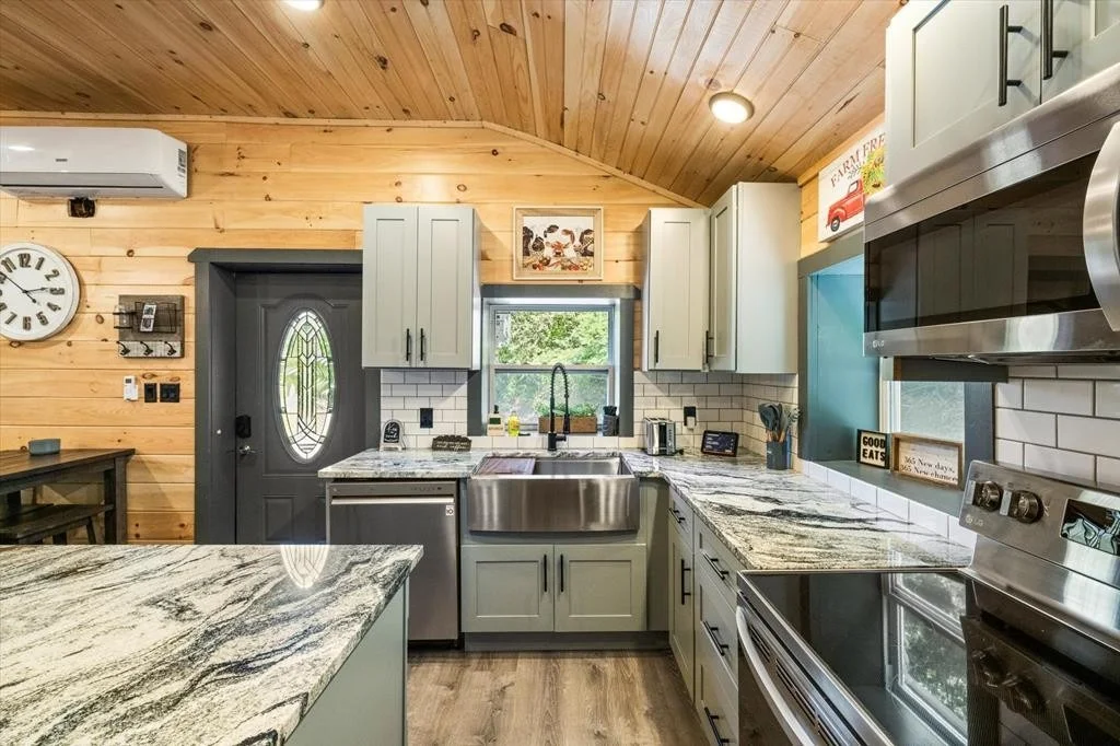 Photo of 901 Sharp Hollow Road