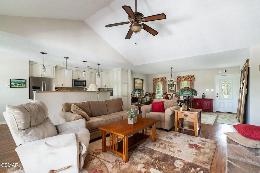 Photo of 884 River Cliff Drive