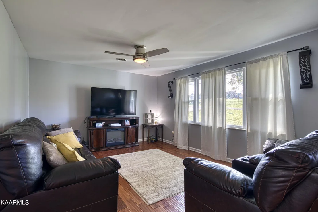 Photo of 215 Brooks Rd