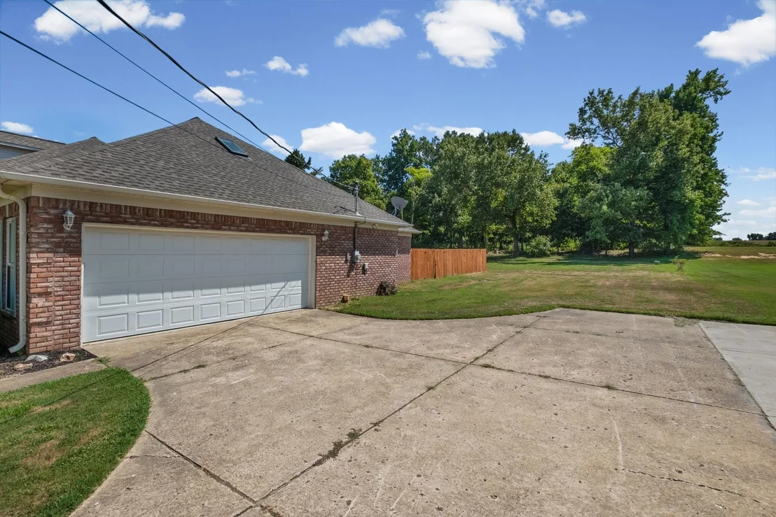 Photo of 371 BRIERHEDGE RD