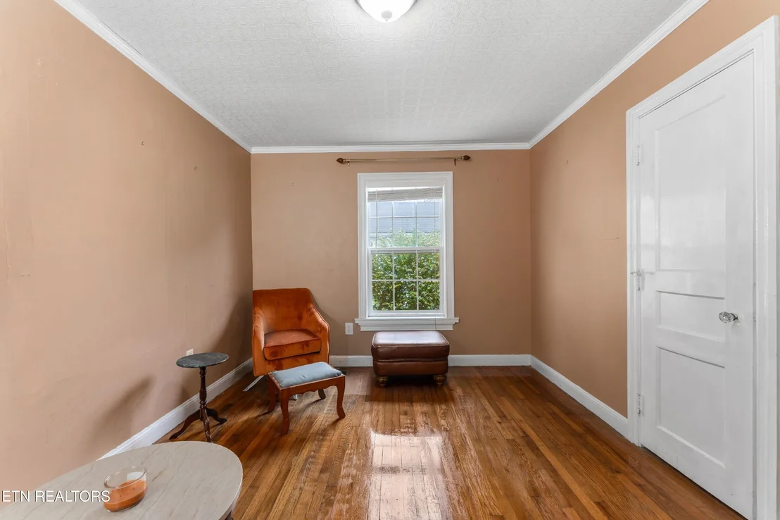 Photo of 702 Meadowview Drive