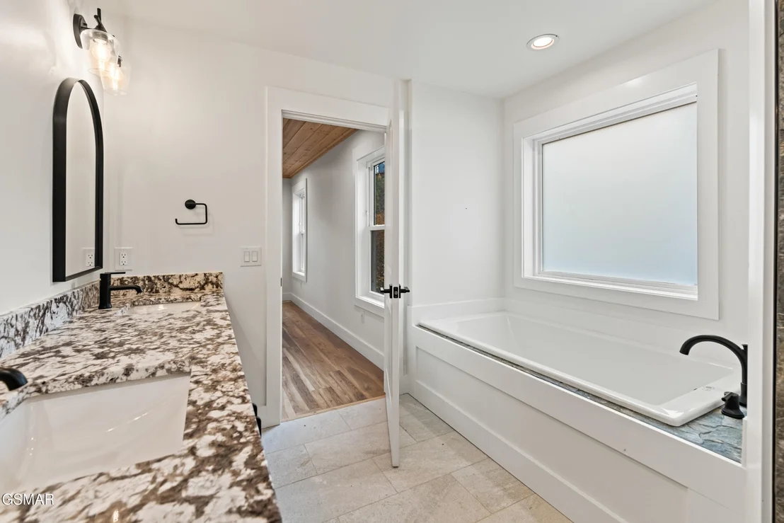 Photo of 652 Pinecrest Drive