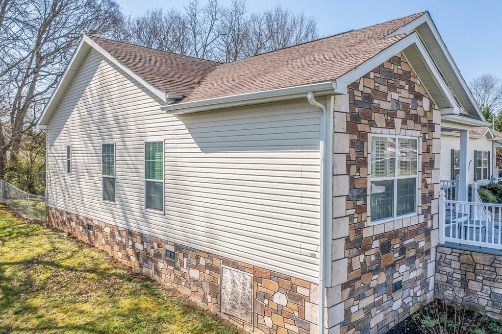Photo of 552 JONES Circle