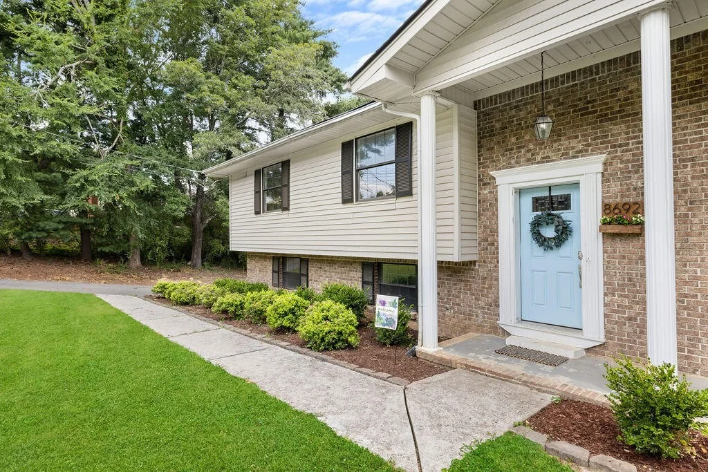 Photo of 8692 Arbutus Drive