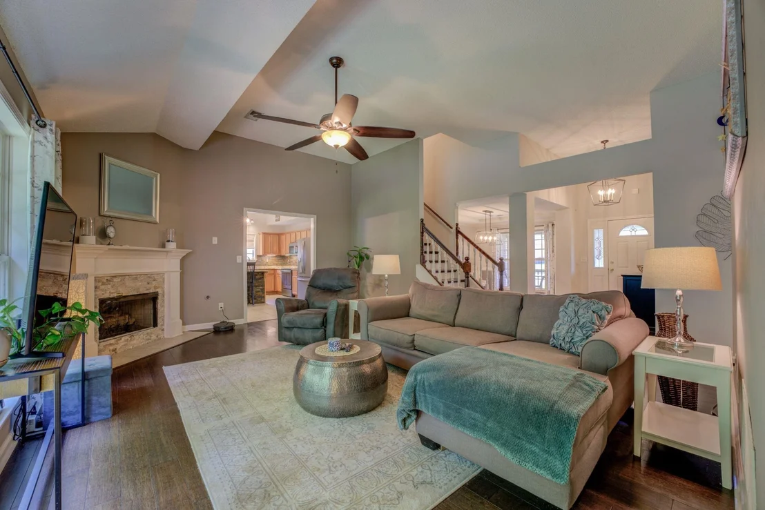 Photo of 384 STEADMAN LN
