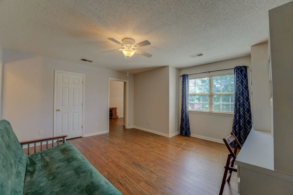 Photo of 384 STEADMAN LN