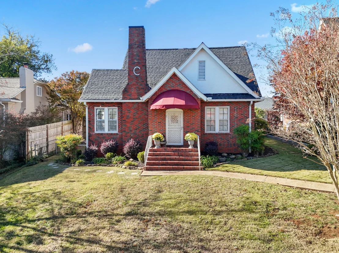 Photo of 643 E Crest Road