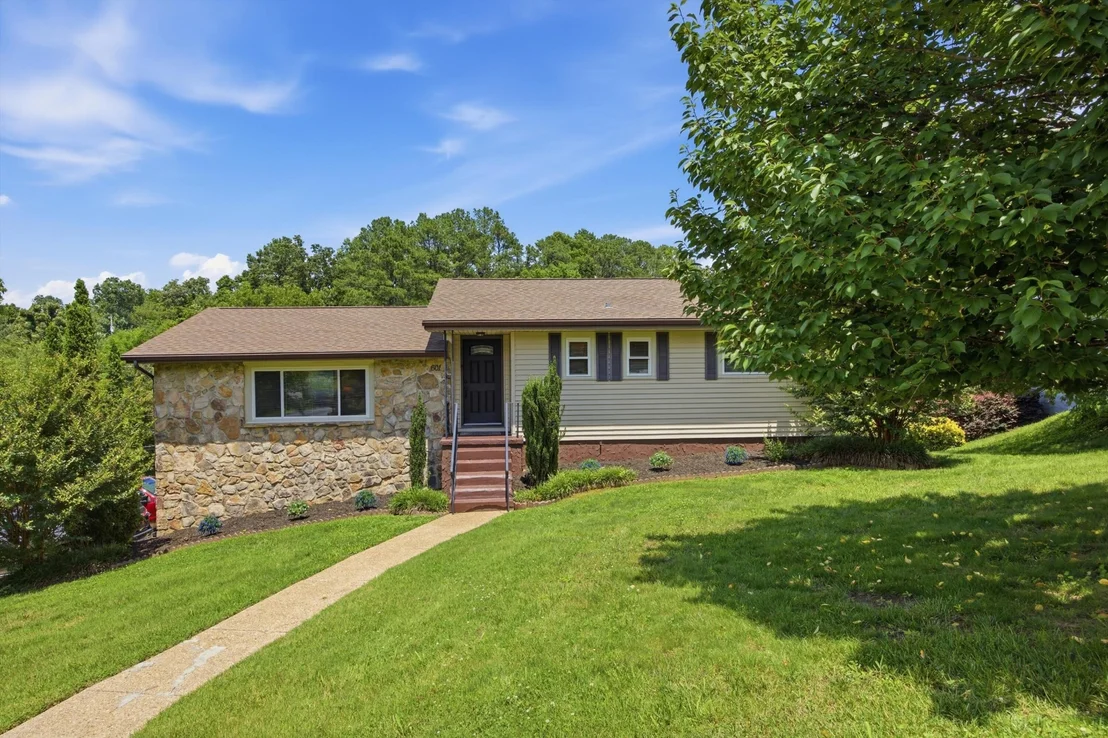 Photo of 601 Highview Circle