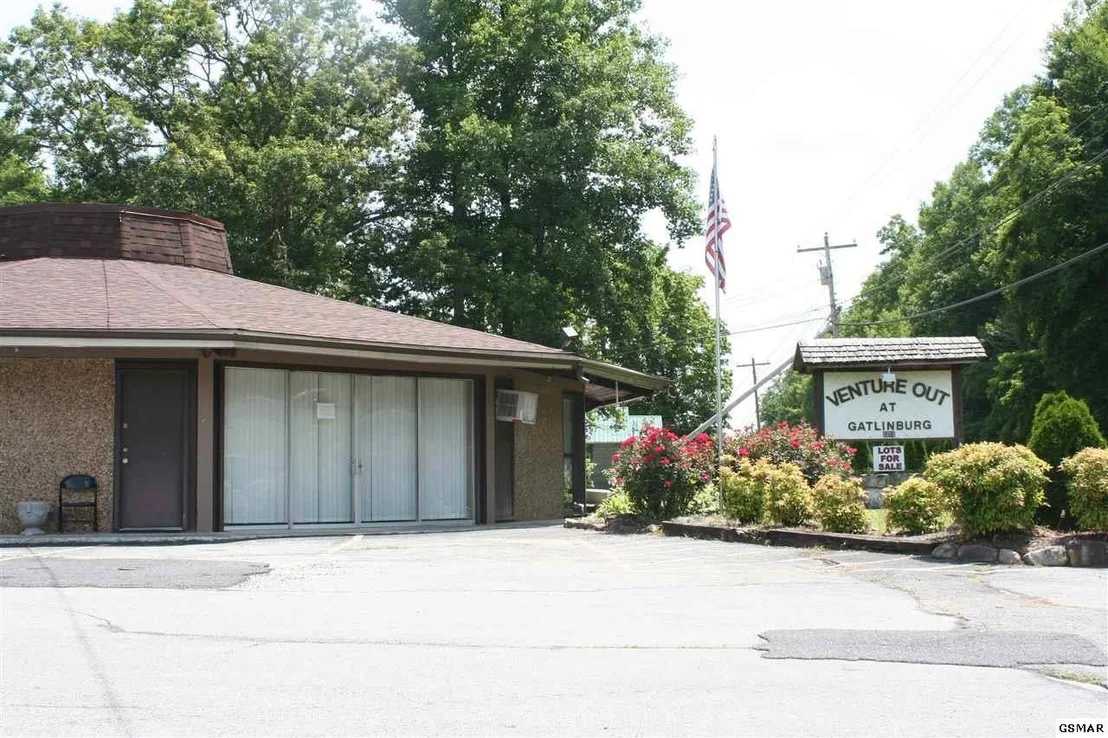 Photo of 5355 Parkway East