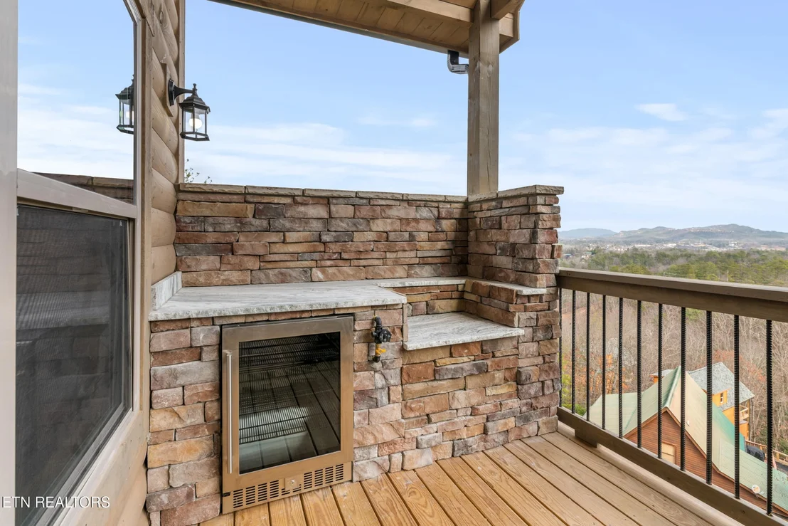 Photo of 804 Peak Loop Way