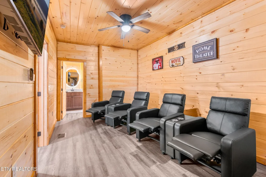 Photo of 804 Peak Loop Way