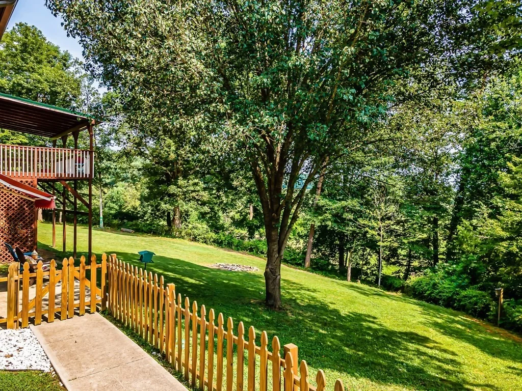 Photo of 1530 Madron