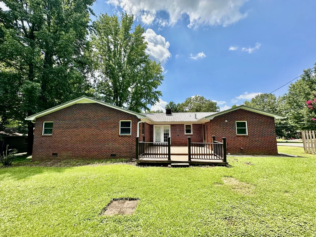 Photo of 52 Nottingham Ln