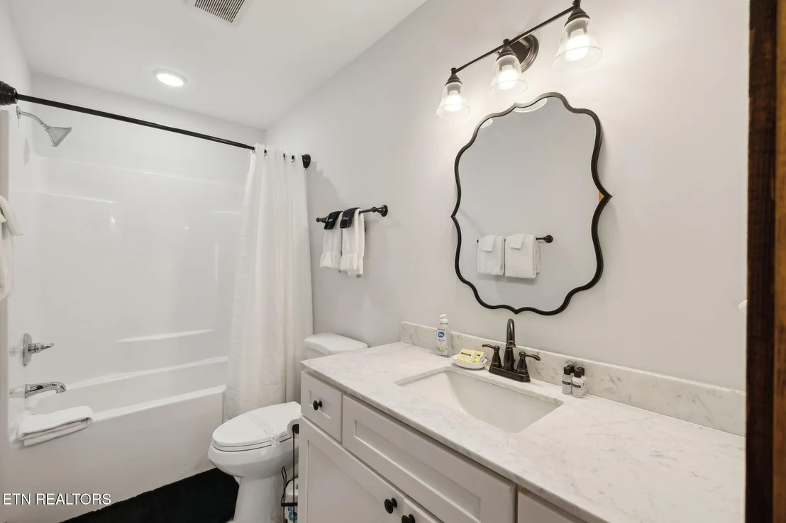 Photo of 330 Rainbow Circle