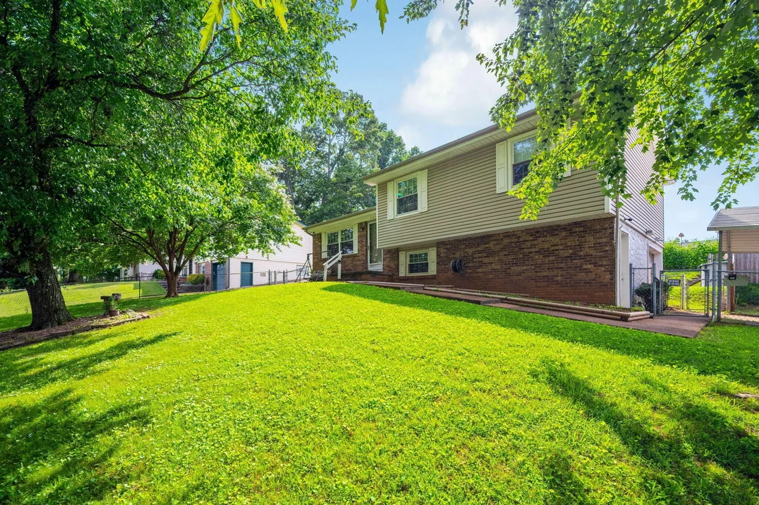 Photo of 8979 Hensley Road