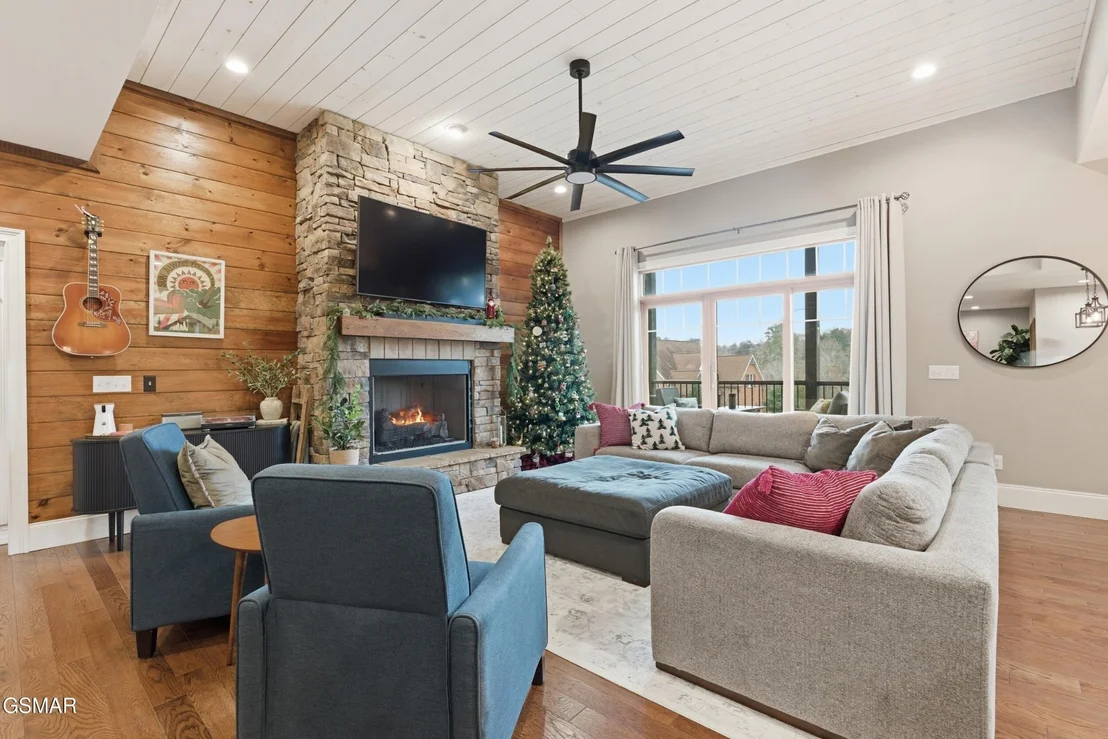 Photo of 701 Waters Edge