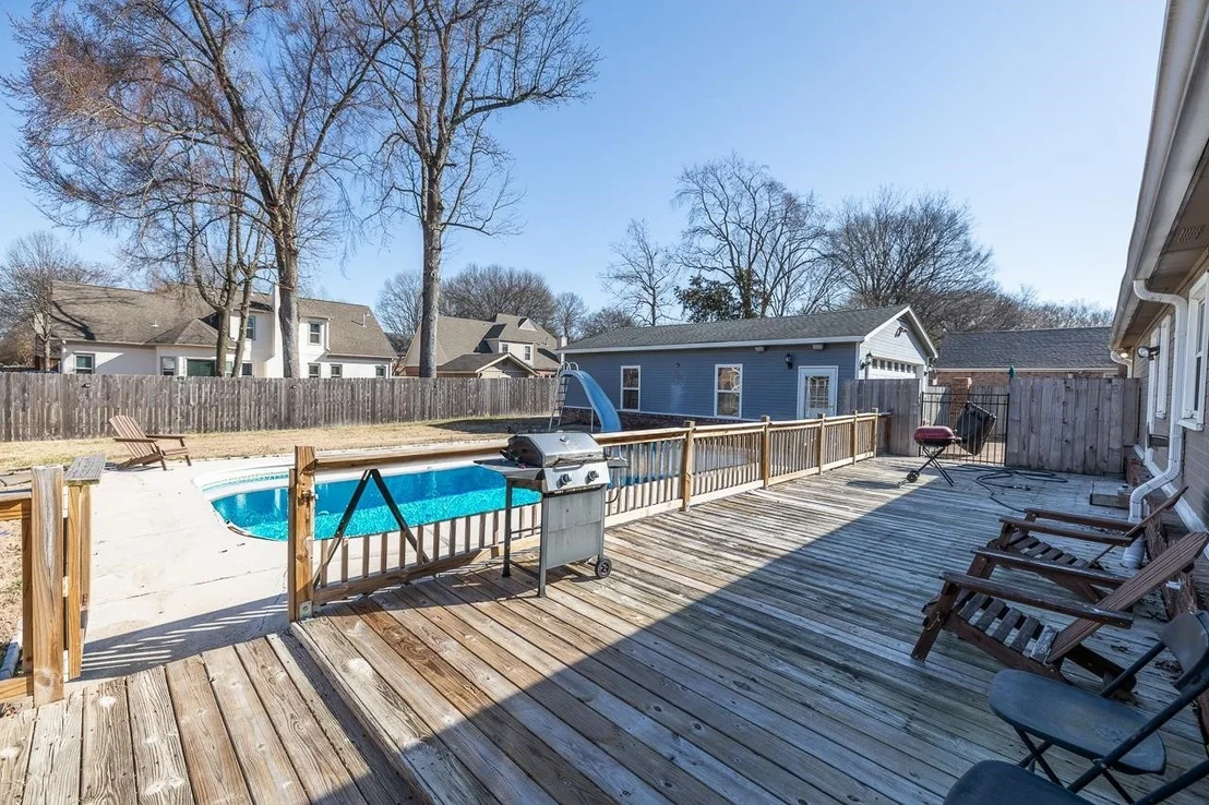 Photo of 582 BRINSLEY DR