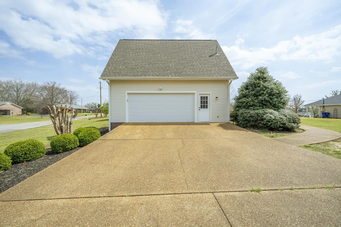 Photo of 565 BOWEN DR