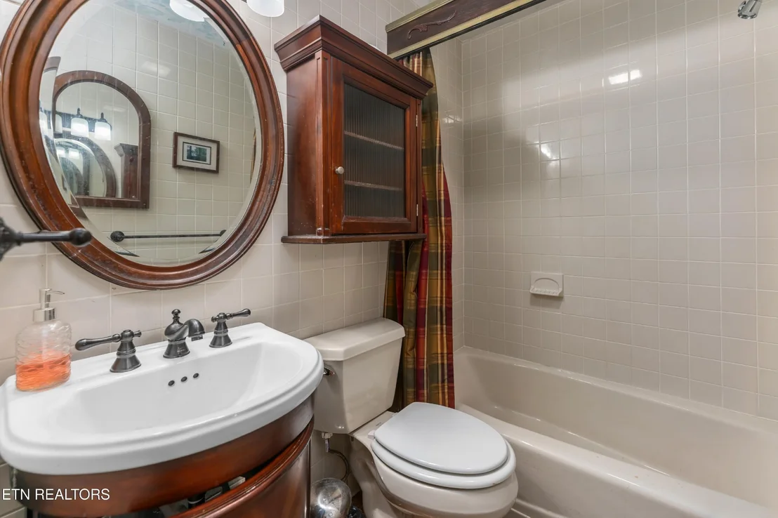 Photo of 702 Meadowview Drive