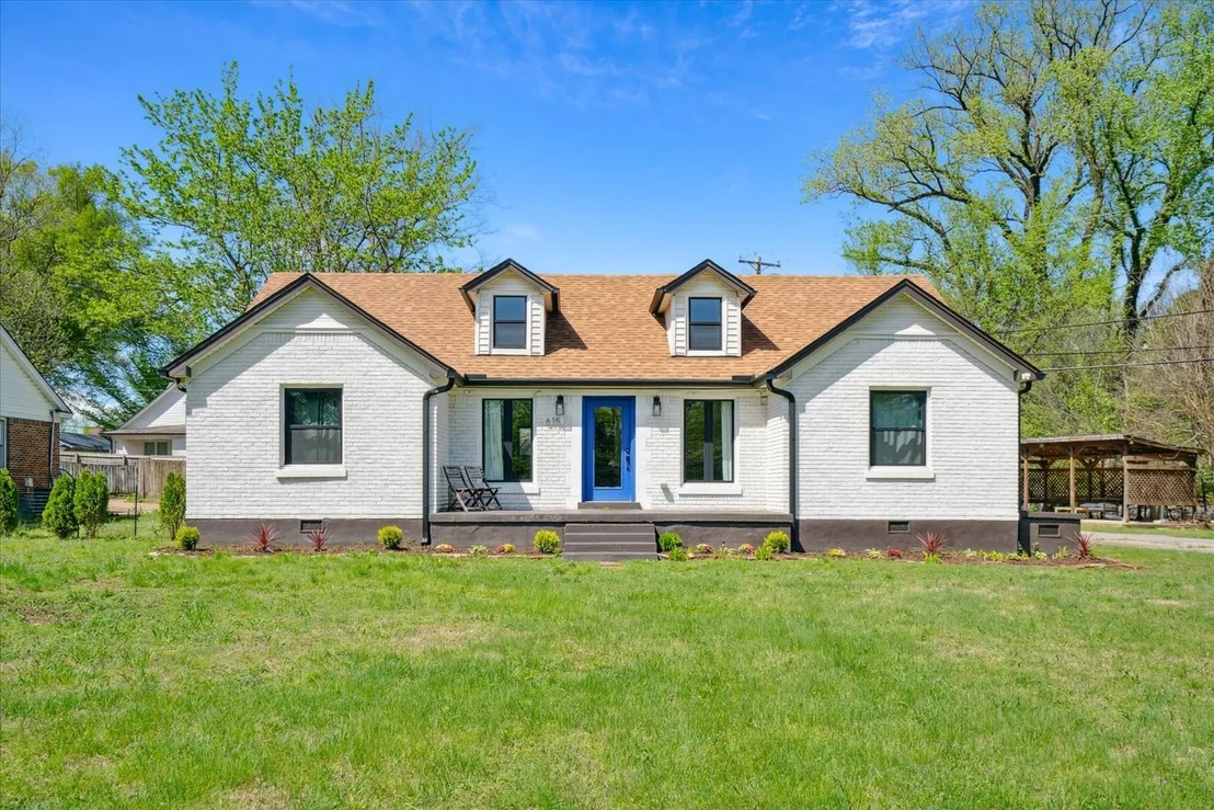 Photo of 615 E Parkway S