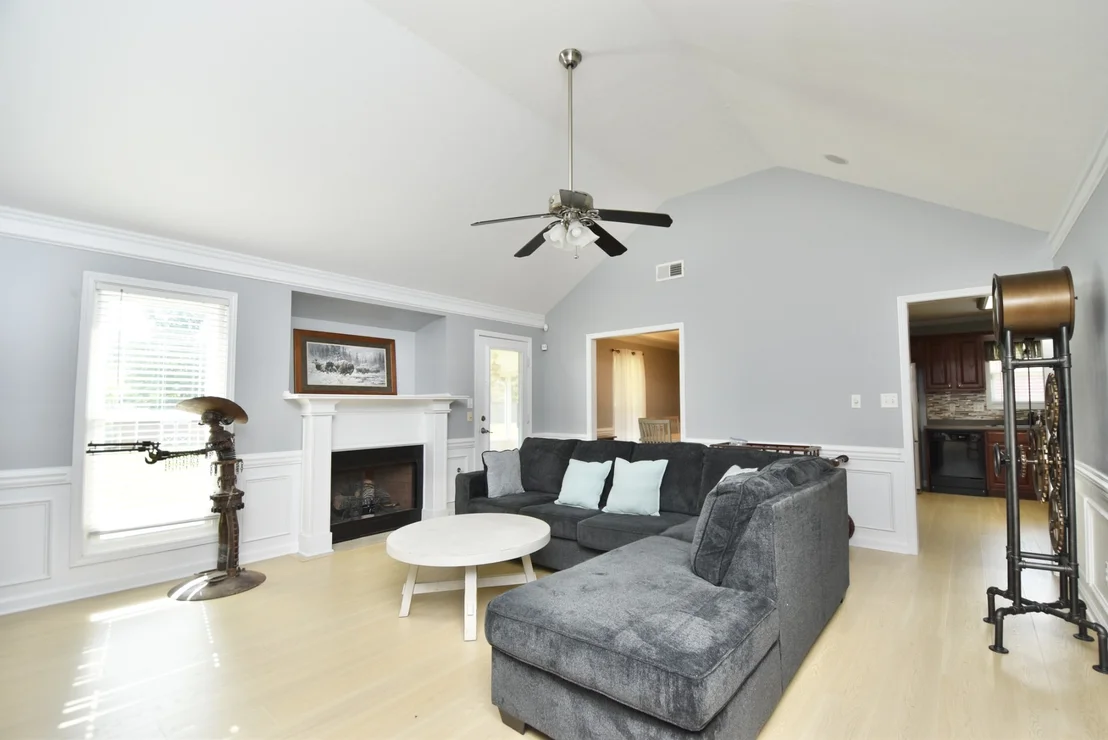 Photo of 114 Roxbury Dr