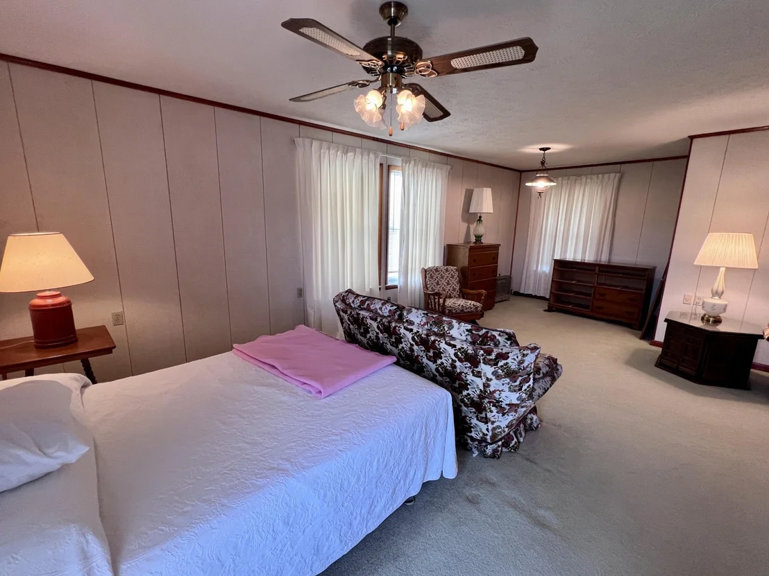 Photo of 1689 Ridge Road