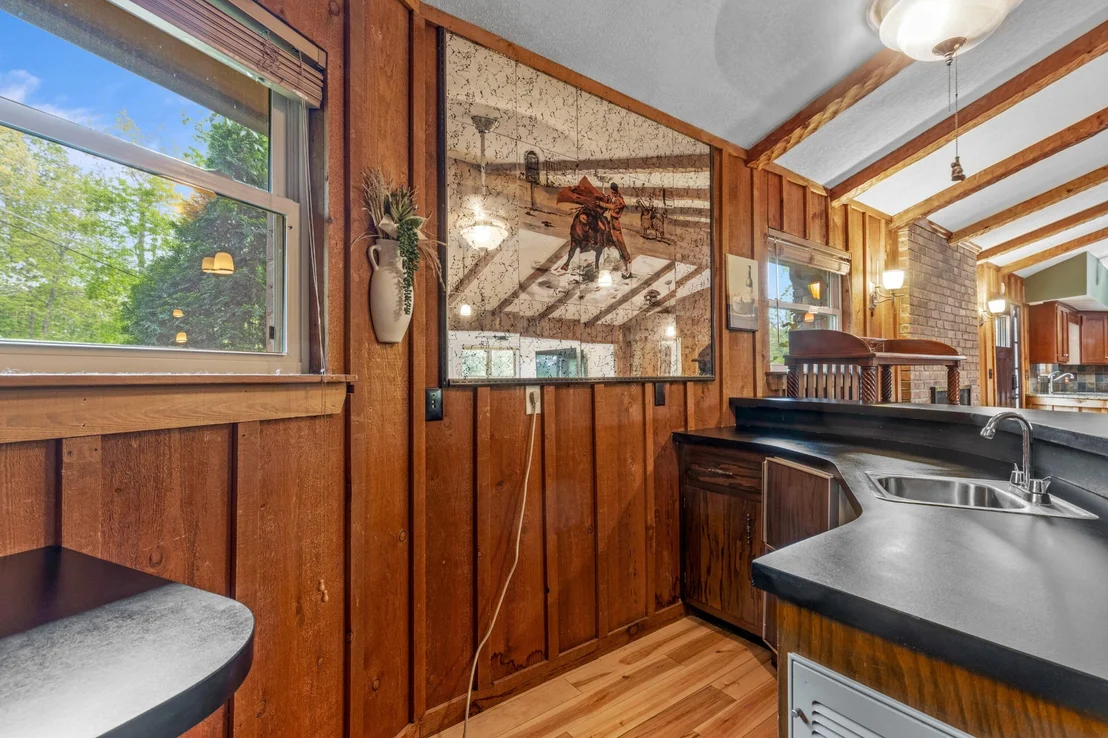 Photo of 979 Clift Cave Road