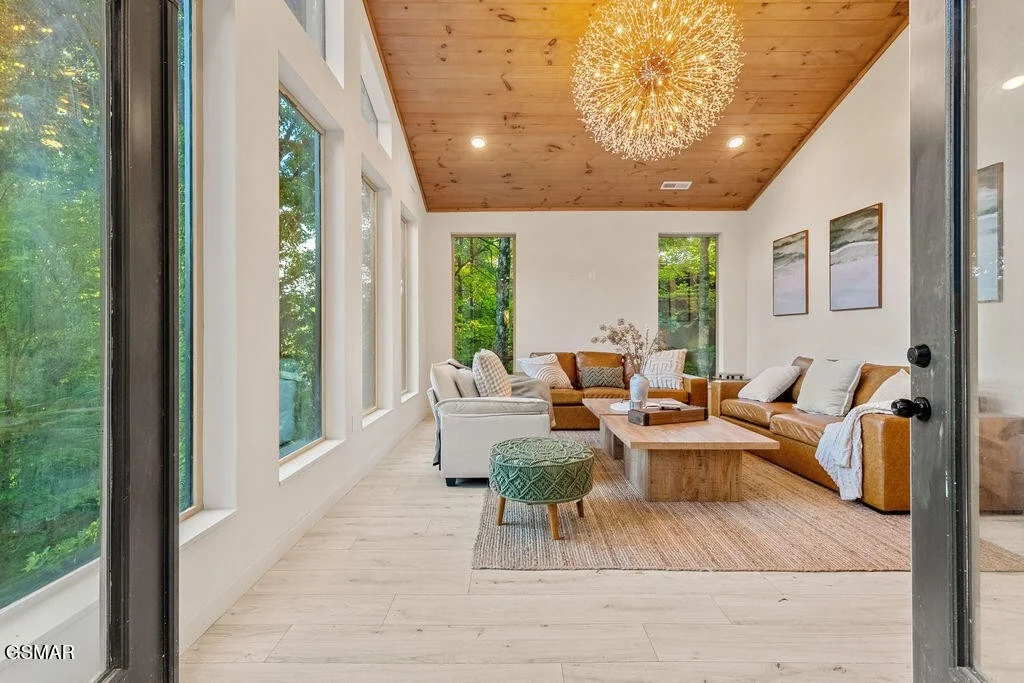 Photo of 1019 View Dr