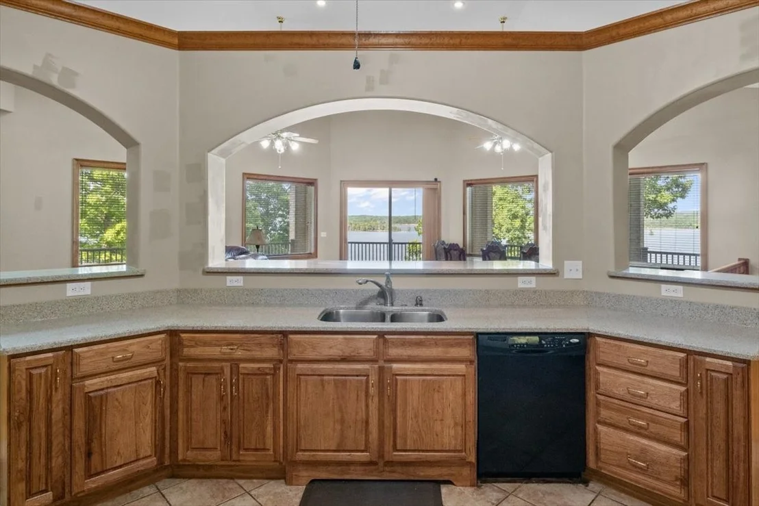 Photo of 867 River Oaks Dr