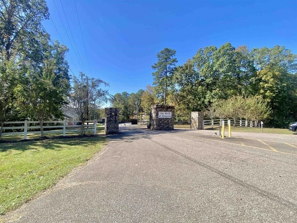 Photo of 40 ROLLING HILLS LN