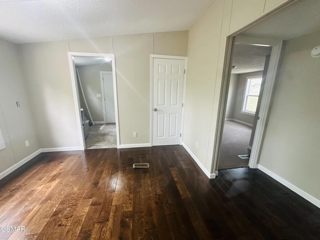 Photo of 971 Lee Road