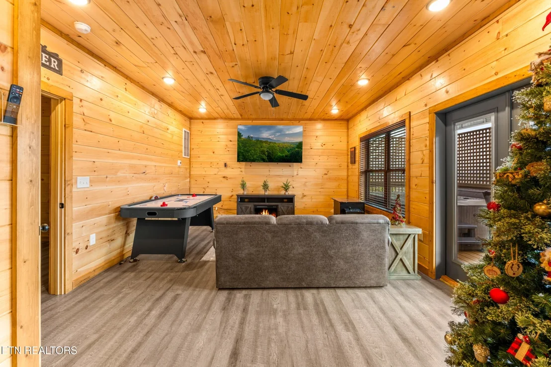 Photo of 804 Peak Loop Way