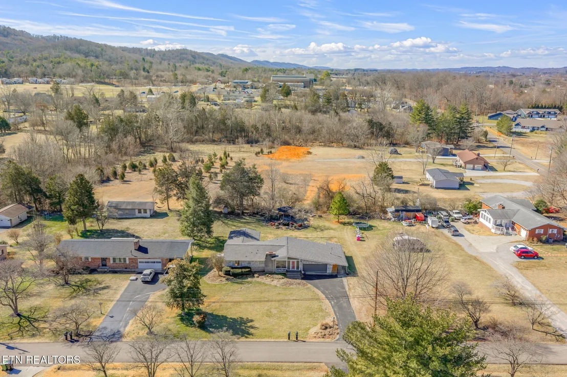 Photo of 7237 Oakmeade Rd