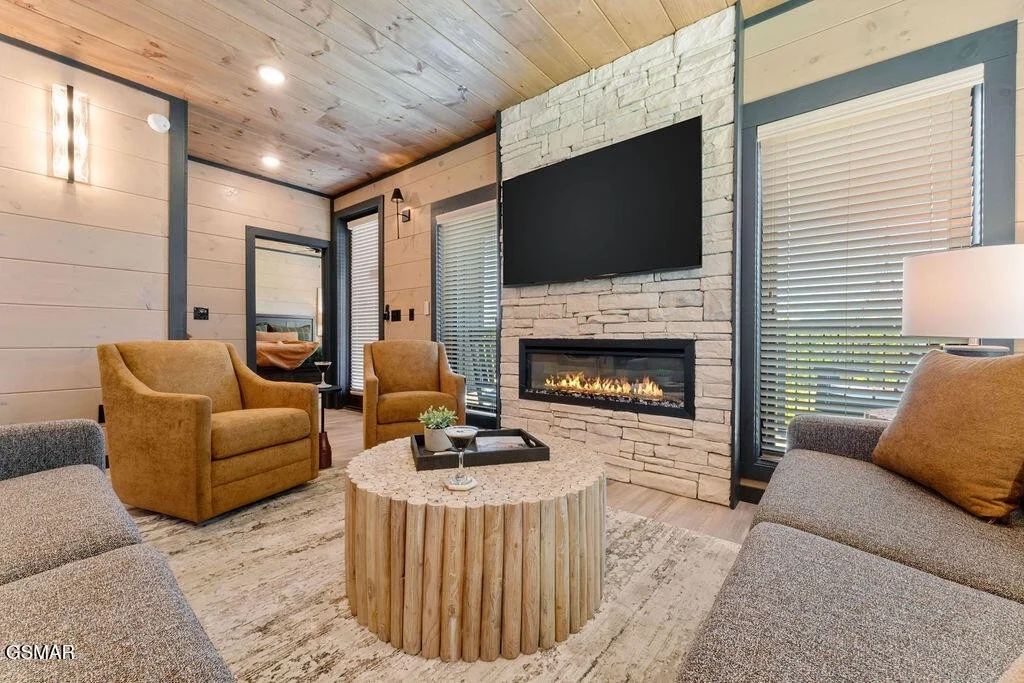 Photo of 637 Summer Valley Way