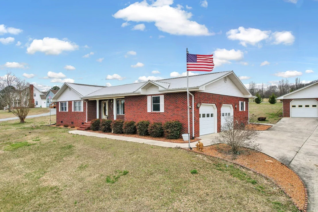 Photo of 831 Sable Road
