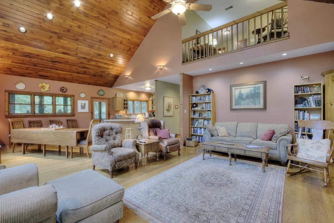 Photo of 121 Greystone Way
