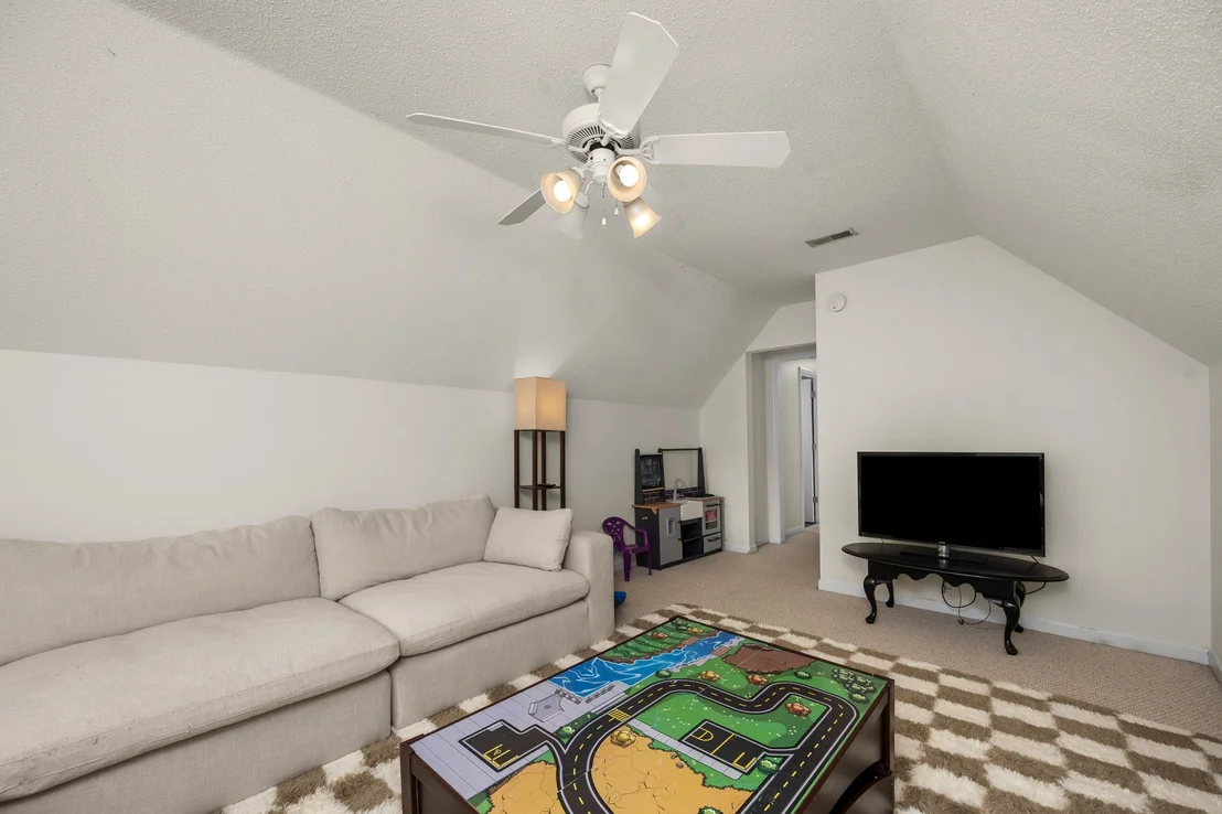 Photo of 3434 Leslie Ln