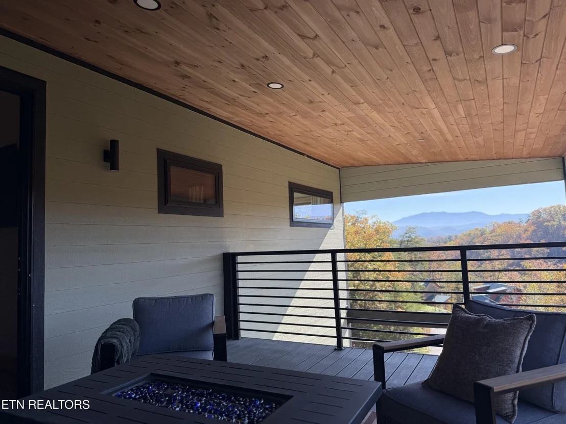Photo of 1540 Bear Valley Rd