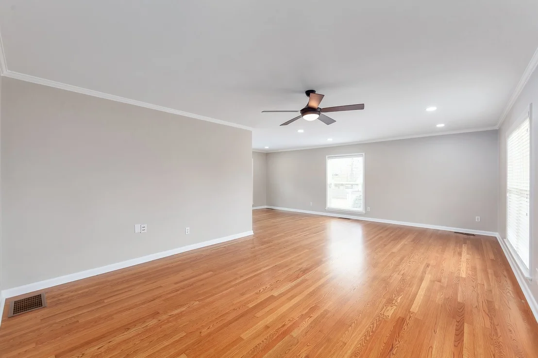 Photo of 596 Russell Rd
