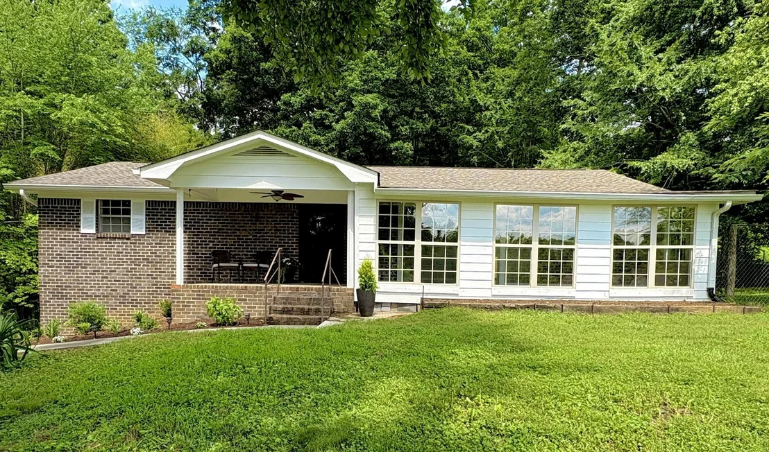 Photo of 547 Van Davis Road NW
