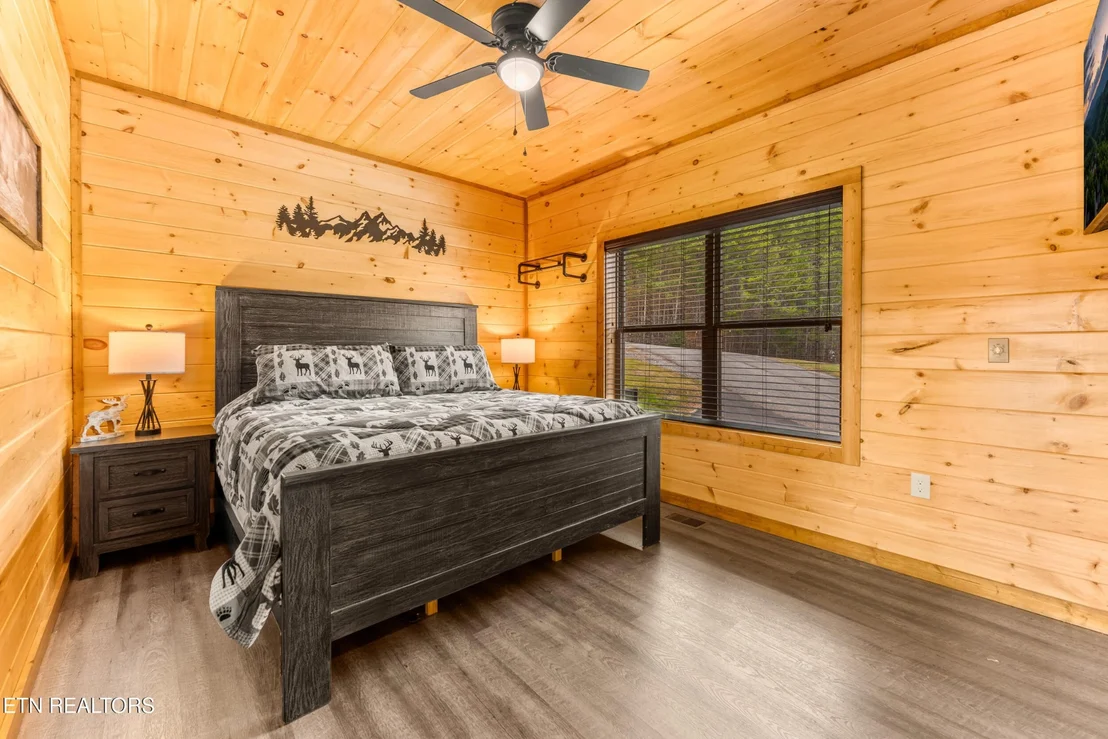 Photo of 804 Peak Loop Way