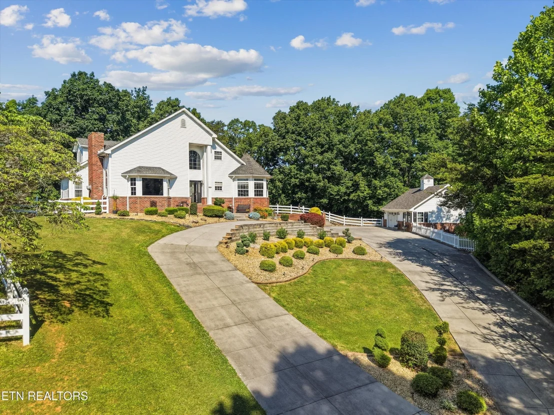 Photo of 619 Emerald Ave
