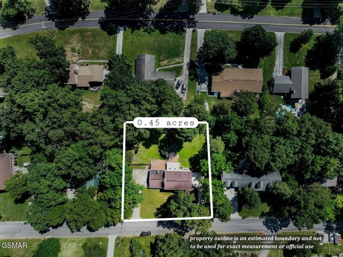 Photo of 716 White Oak Circle