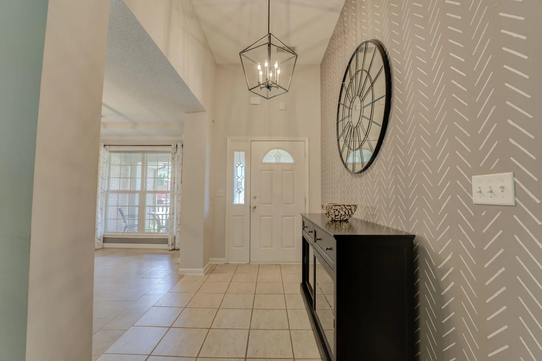 Photo of 384 STEADMAN LN