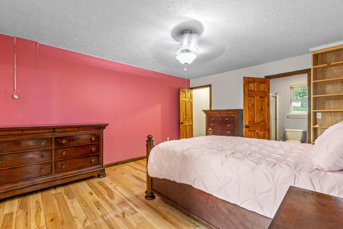 Photo of 979 Clift Cave Road