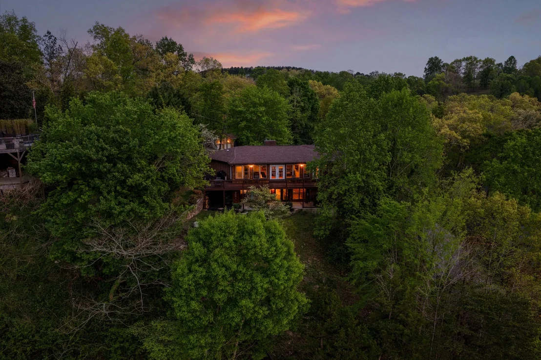 Photo of 979 Clift Cave Road