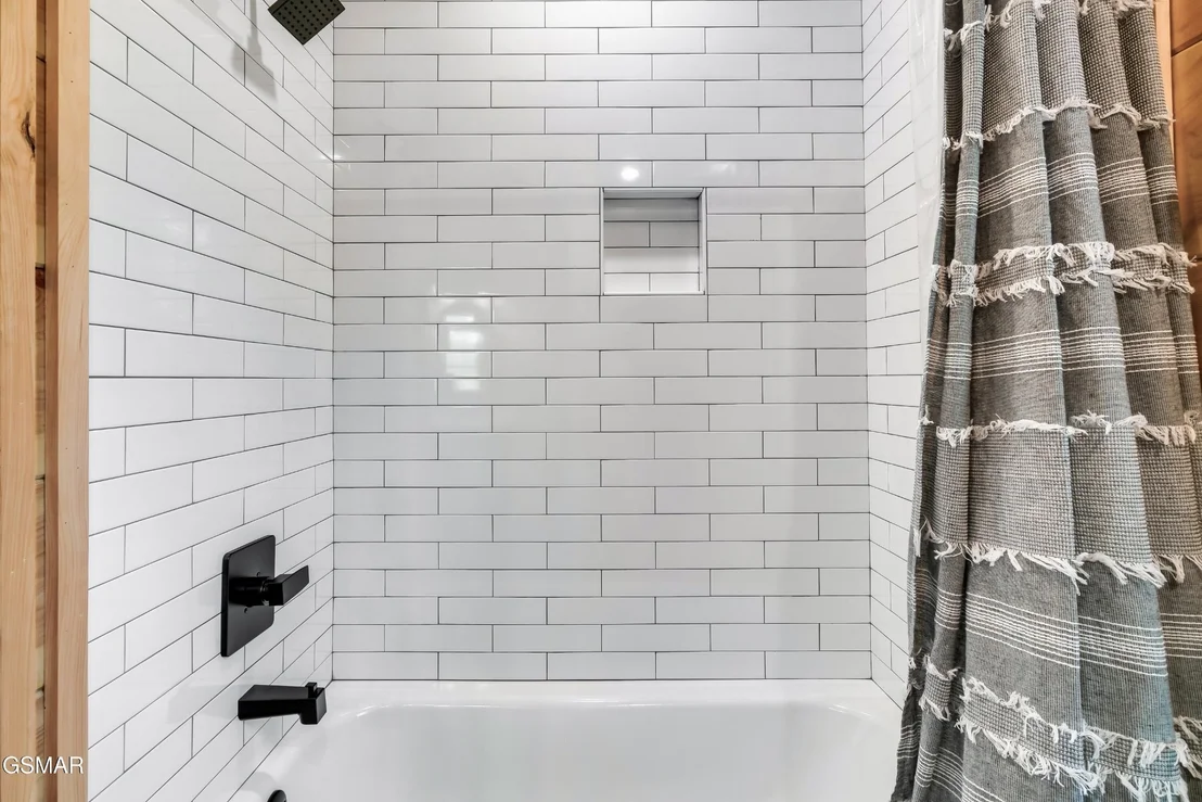 Photo of 2320 Headrick Lead
