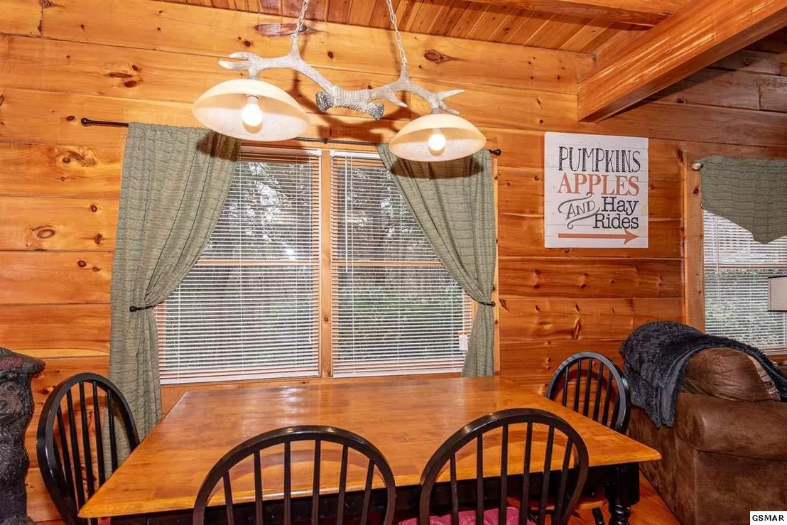 Photo of 3012 Oak Tree Way